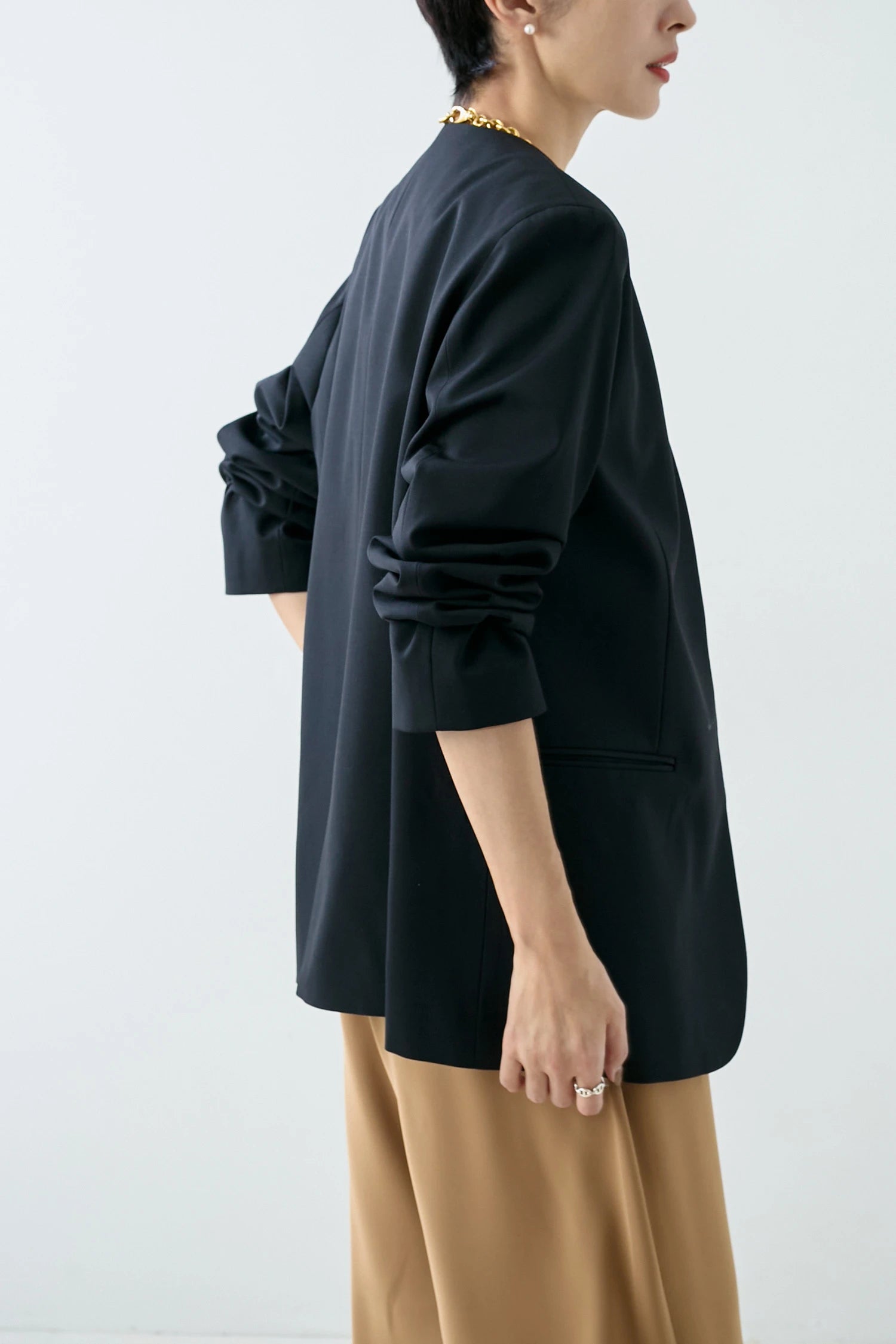 COLLARLESS JACKET