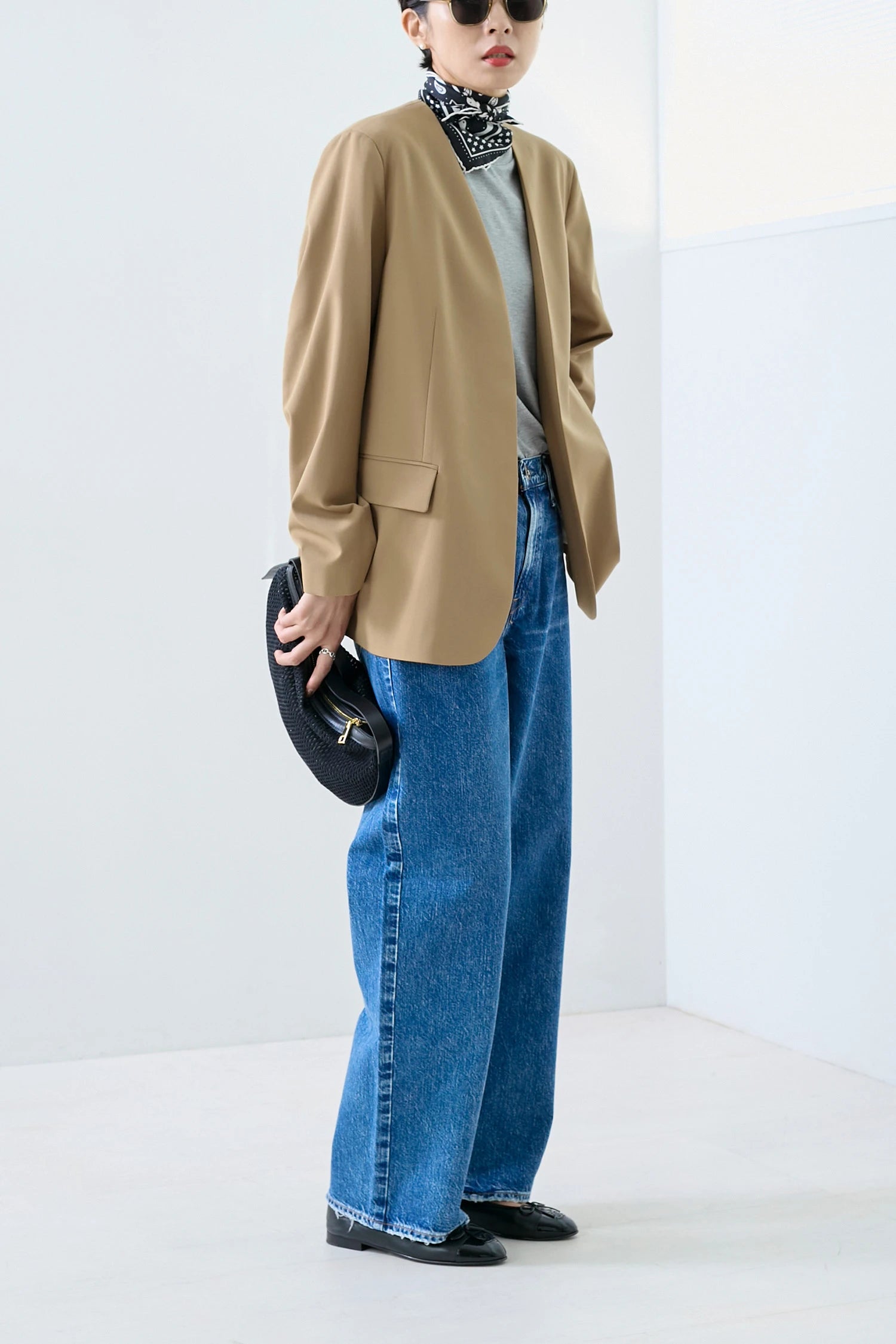 COLLARLESS JACKET