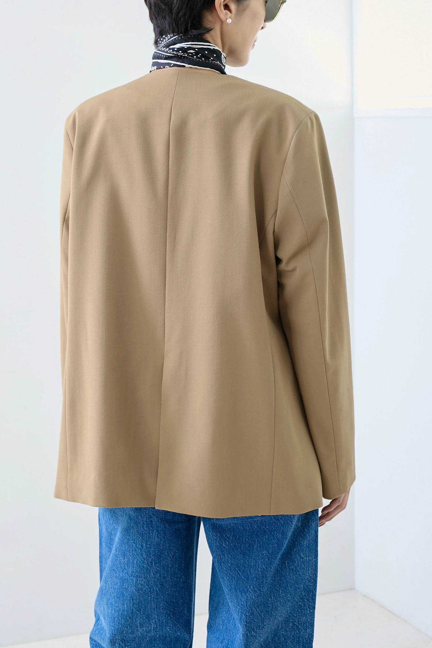 COLLARLESS JACKET