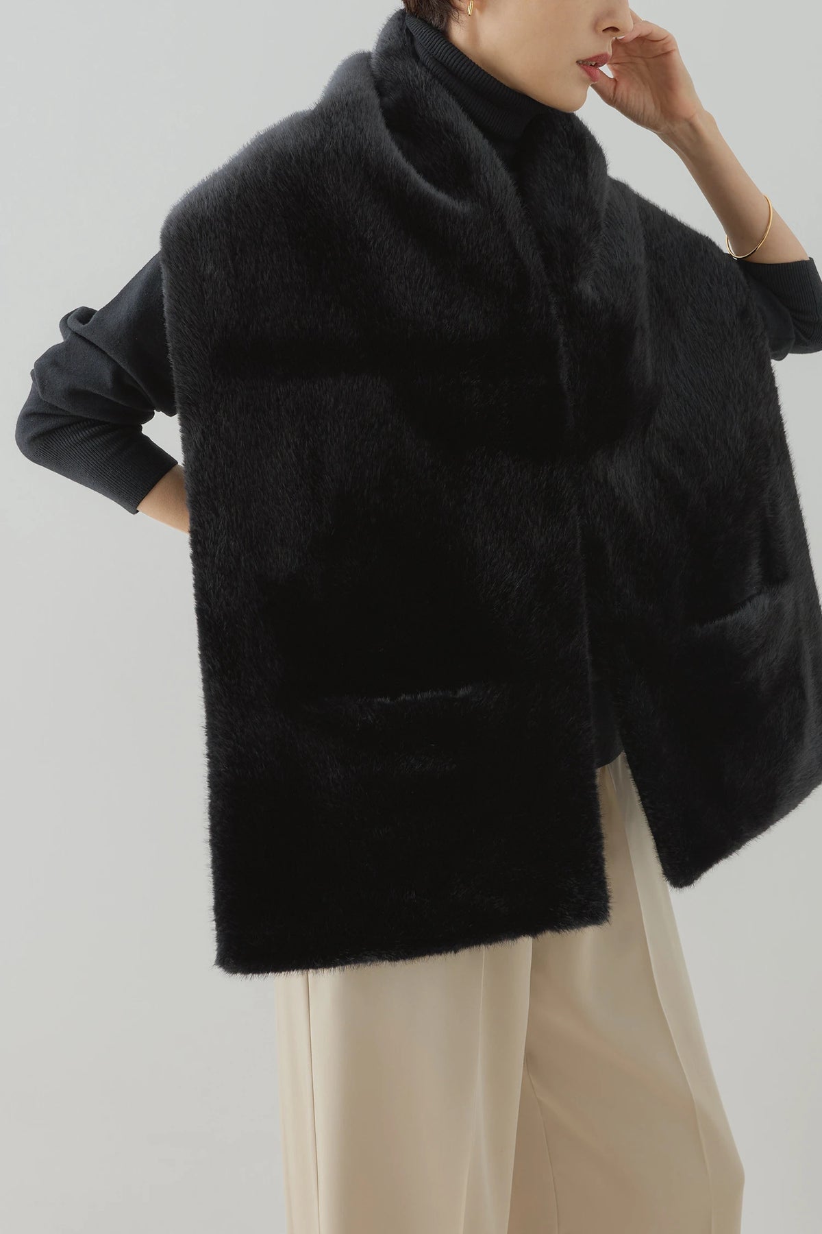 HAUNT POCKETED FUR STOLE Coat
